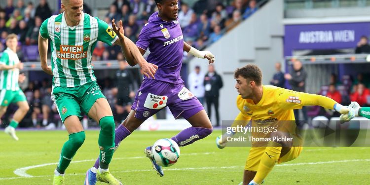 VIENNA, AUSTRIA - APRIL 12: Kelvin Boateng of Austria Wien competes with Nenad Cvetkovic and goalkeeper Niklas Hedl of Rapid during the Admiral Bundesliga match between  FK Austria Wien and SK Rapid at Generali Arena on April 12, 2026 in Vienna, Austria. (Photo by Thomas Pichler/SEPA.Media /Getty Images)