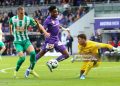 VIENNA, AUSTRIA - APRIL 12: Kelvin Boateng of Austria Wien competes with Nenad Cvetkovic and goalkeeper Niklas Hedl of Rapid during the Admiral Bundesliga match between  FK Austria Wien and SK Rapid at Generali Arena on April 12, 2026 in Vienna, Austria. (Photo by Thomas Pichler/SEPA.Media /Getty Images)