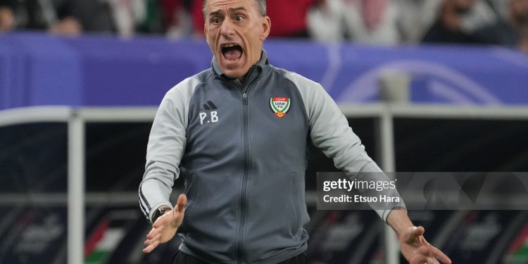 AL WAKRAH, QATAR - JANUARY 18: United Arab Emirates head coach Paulo Bento shouts during the AFC Asian Cup Group C match between Palestine and United Arab Emirates at Al Janoub Stadium on January 18, 2024 in Al Wakrah, Qatar. (Photo by Etsuo Hara/Getty Images)