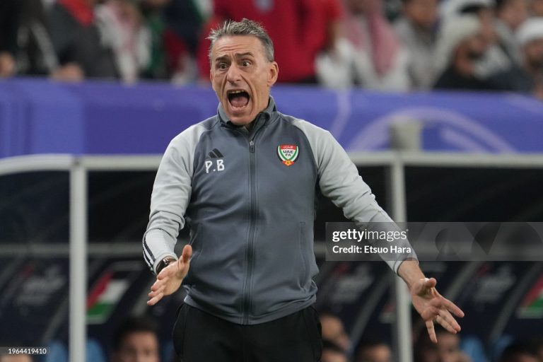 AL WAKRAH, QATAR - JANUARY 18: United Arab Emirates head coach Paulo Bento shouts during the AFC Asian Cup Group C match between Palestine and United Arab Emirates at Al Janoub Stadium on January 18, 2024 in Al Wakrah, Qatar. (Photo by Etsuo Hara/Getty Images)