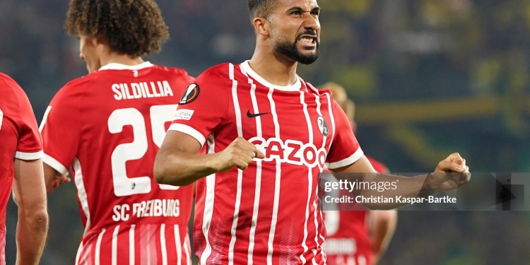 FREIBURG IM BREISGAU, GERMANY - OCTOBER 06: Daniel-Kofi Kyereh of SC Freiburg celebrates scoring their side's first goal during the UEFA Europa League group G match between Sport-Club Freiburg and FC Nantes at Stadion am Wolfswinkel on October 06, 2022 in Freiburg im Breisgau, Germany. (Photo by Christian Kaspar-Bartke/Getty Images)