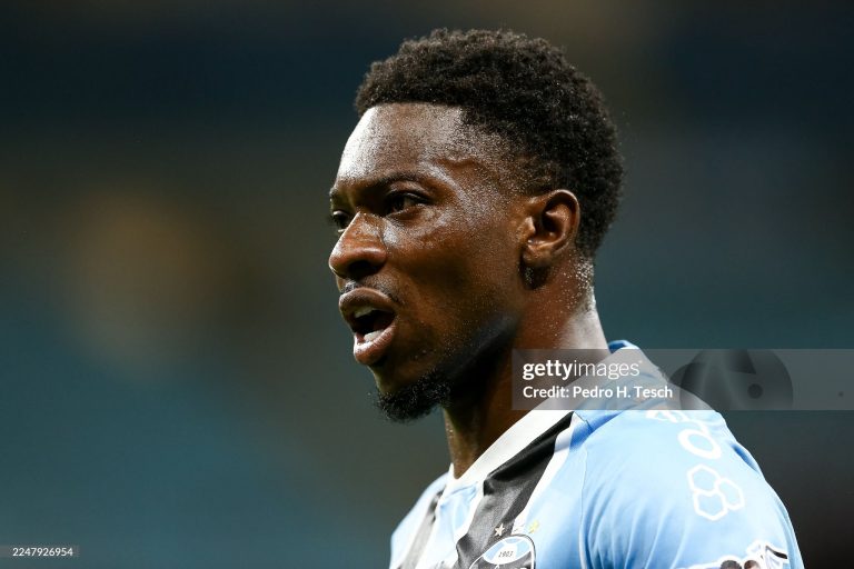 PORTO ALEGRE, BRAZIL - NOVEMBER 25: Francis Amuzu of Gremio reacts during the match between Gremio and Palmeiras as part of Brasileirao 2025 at Arena do Gremio on November 25, 2025 in Porto Alegre, Brazil. (Photo by Pedro H. Tesch/Getty Images)