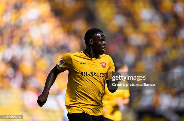 31 August 2025, Saxony, Dresden: Soccer: 2nd Bundesliga, SG Dynamo Dresden - FC Schalke 04, Matchday 4, Rudolf-Harbig-Stadion, Kofi Amoako (Dynamo Dresden) runs across the pitch. Photo: Robert Michael/dpa - IMPORTANT NOTE: In accordance with the regulations of the DFL German Football League and the DFB German Football Association, it is prohibited to utilize or have utilized photographs taken in the stadium and/or of the match in the form of sequential images and/or video-like photo series. (Photo by Robert Michael/picture alliance via Getty Images)