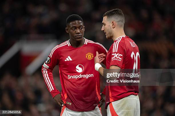MANCHESTER, ENGLAND - APRIL 17: Kobbie Mainoo of Manchester United speaks to team mate Diogo Dalot  during the UEFA Europa League 2024/25 Quarter Final Second Leg match between Manchester United and Olympique Lyonnais at Old Trafford on April 17, 2025 in Manchester, England. (Photo by Joe Prior/Visionhaus via Getty Images)
