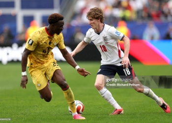 FOXBOROUGH, MASSACHUSETTS - JUNE 23: Anthony Gordon #18 of England takes on Marvin Senaya #26 of Ghana during the FIFA World Cup 2026 Group L match between England and Ghana at Boston Stadium on June 23, 2026 in Foxborough, Massachusetts. (Photo by Richard Pelham/Getty Images)