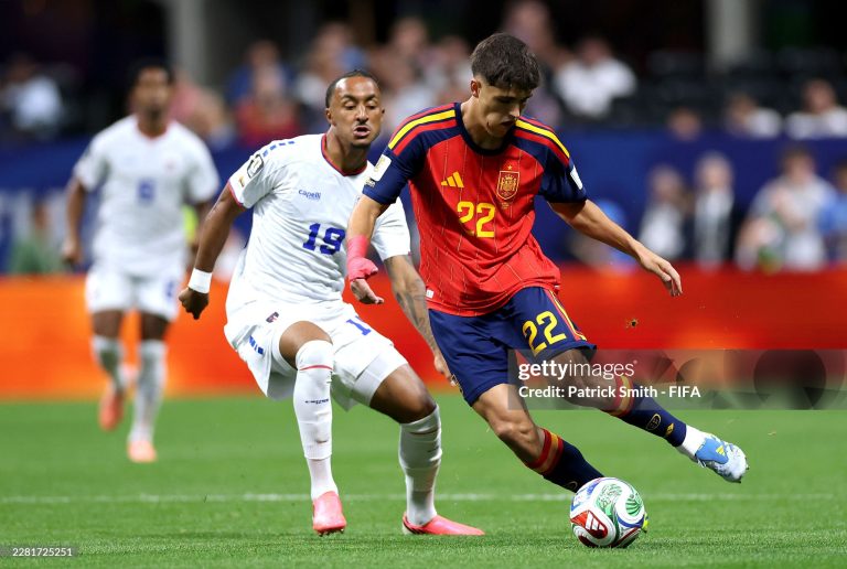 ATLANTA, GEORGIA - JUNE 15: Pau Cubarsi #22 of Spain passes the ball under pressure from Dailon Livramento #19 of Cabo Verde during the FIFA World Cup 2026 Group H match between Spain and Cabo Verde at Atlanta Stadium on June 15, 2026 in Atlanta, Georgia. (Photo by Patrick Smith - FIFA/FIFA via Getty Images)