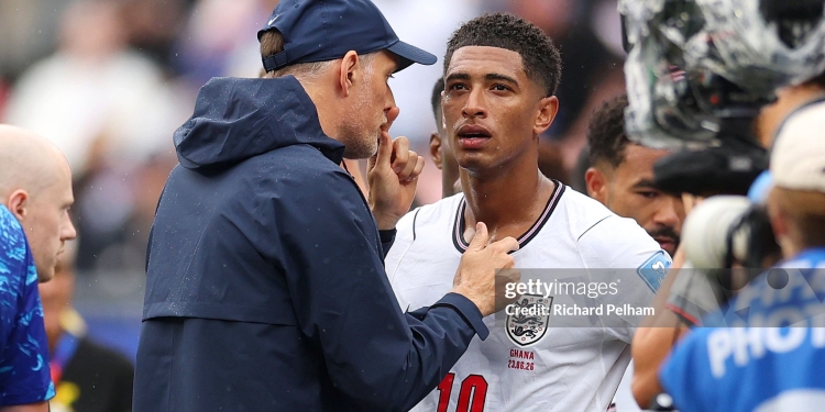 FOXBOROUGH, MASSACHUSETTS - JUNE 23: Thomas Tuchel, Manager of England, speaks to Jude Bellingham #10 of England at the hydration break during the FIFA World Cup 2026 Group L match between England and Ghana at Boston Stadium on June 23, 2026 in Foxborough, Massachusetts. (Photo by Richard Pelham/Getty Images)