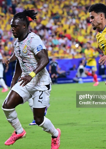 KANSAS CITY, MO - JULY 3: Alidu Seidu #2 of Ghana dribbles away from Luis Diaz #7 of Colombia during the FIFA World Cup 2026 Round Of 32 match between Colombia and Ghana at Kansas City Stadium on July 3, 2026 in Kansas City, Missouri. (Photo by Fernando Leon/ISI Photos/ISI Photos via Getty Images