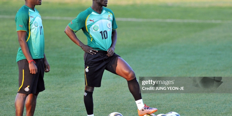 Ghana's midfielder Stephen Appiah (C) and midfielder Sulley Muntari (L) stand on the pitch as they take part in a training session at Mogwase stadium in Mogwase, north of Rustenburg, on June 10, 2010 ahead of the start of the 2010 World Cup football tournament. The 2010 World Cup will take place in South Africa from June 11 to July 11, the first time on African soil for the biggest and most prestigious competition in sport. AFP PHOTO / JUNG YEON-JE (Photo by JUNG YEON-JE / AFP via Getty Images)