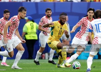 PHILADELPHIA, UNITED STATES - JUNE 27: (L-R) Marin Pongracic of Croatia, Antoine Semenyo of Ghana, Luka Vuskovic of Croatia  during the  World Cup match between Croatia  v Ghana at the Philadelphia Stadium on June 27, 2026 in Philadelphia United States (Photo by Marcel Bonte/Soccrates/Getty Images)