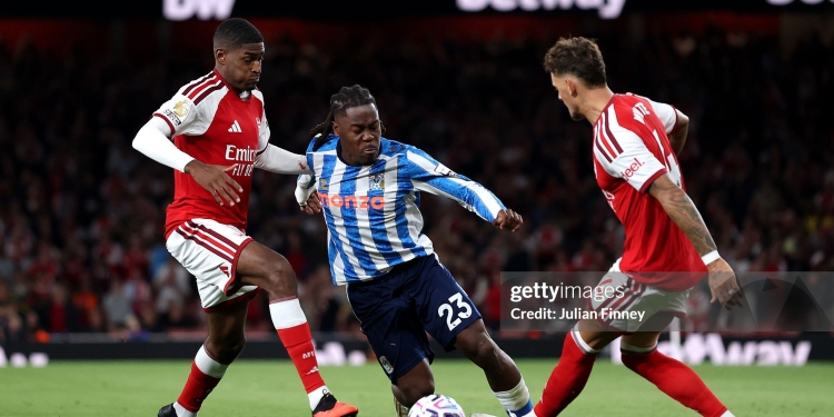 LONDON, ENGLAND - AUGUST 21: Brandon Thomas-Asante of Coventry City is challenged by Cristhian Mosquera and Ben White of Arsenal during the Premier League 2026/27 match between Arsenal FC and Coventry City at Emirates Stadium on August 21, 2026 in London, England. (Photo by Julian Finney/Getty Images)