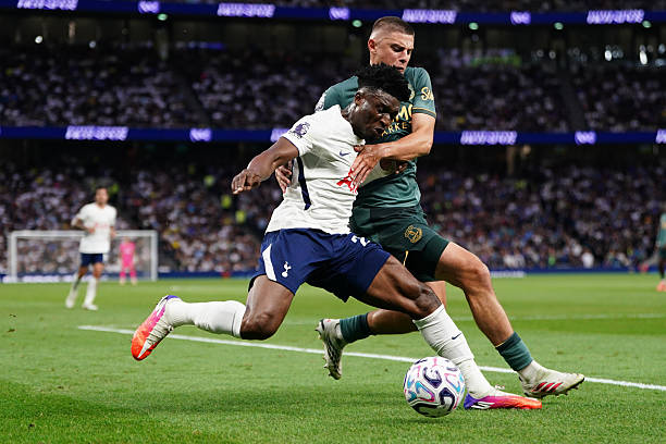Mohammed Kudus of Tottenham Hotspur attempts a cross under pressure from Vitaliy Mykolenko of Everton during the Premier League match between Tottenham Hotspur and Everton at Tottenham Hotspur Stadium in London, United Kingdom, on September 12, 2026. (Photo by Harvey Murphy/News Images/NurPhoto via Getty Images)