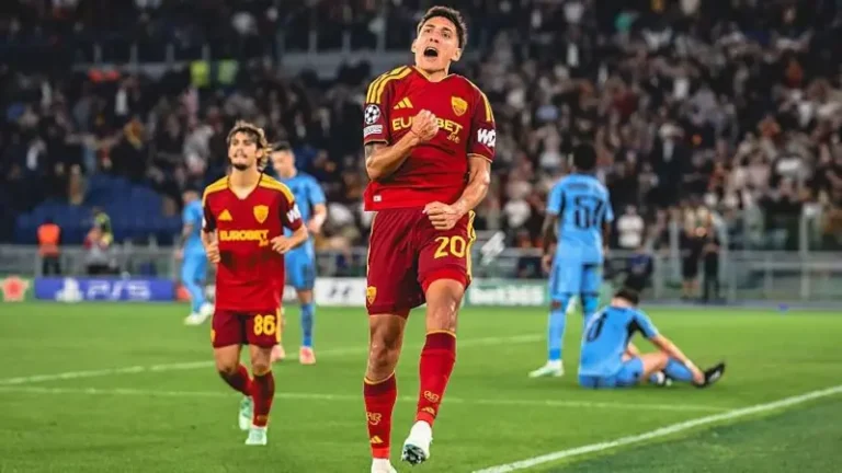 Molina celebrates Roma's second as they comfortably beat Slovan Bratislava