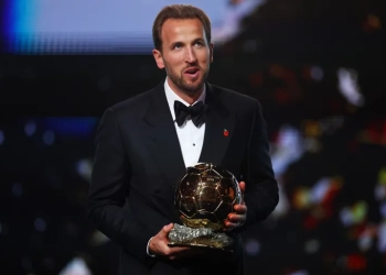 Bayern Munich's Harry Kane celebrates after winning the men's Ballon d'Or award [Matthew Childs/Action Images via Reuters]