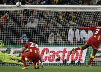Ghana's Asamoah Gyan, right, misses on a penalty shot as Uruguay goalkeeper Fernando Muslera, bottom left, looks up during the World Cup quarterfinal soccer match between Uruguay and Ghana at Soccer City in Johannesburg, South Africa, Friday, July 2, 2010. (AP Photo/Luca Bruno)
