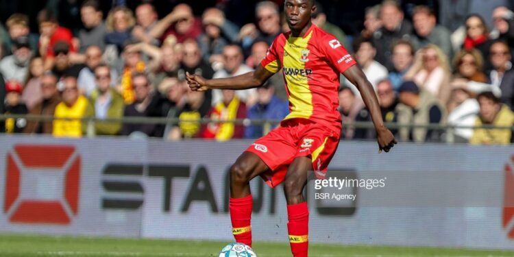 DEVENTER, NETHERLANDS - OCTOBER 9: Jamal Amofa of Go Ahead Eagles during the Dutch Eredivisie match between Go Ahead Eagles and SC Cambuur at De Adelaarshorst on October 9, 2022 in Deventer, Netherlands (Photo by Henny Meyerink/BSR Agency/Getty Images)