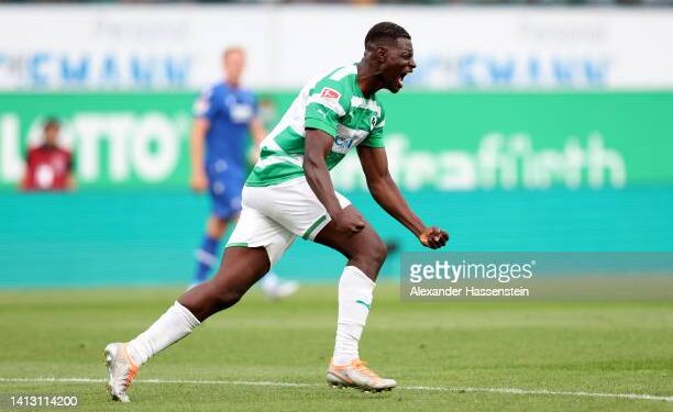 FUERTH, GERMANY - AUGUST 05: Ragnar Ache of SpVgg Greuther Fürth celebrates after he scores the opening goal during the Second Bundesliga match between SpVgg Greuther Fürth and Karlsruher SC at Sportpark Ronhof on August 05, 2022 in Fuerth, Germany. (Photo by Alexander Hassenstein/Getty Images)