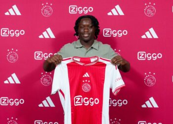 Ghanaian defender Raphael Sarfo signs professional contract with Ajax