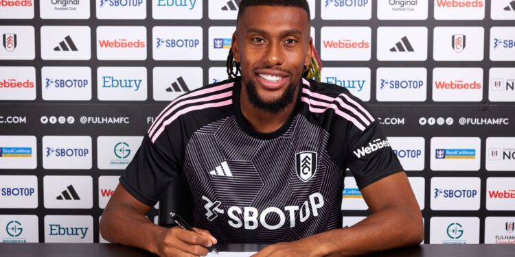Alex Iwobi signs for Fulham