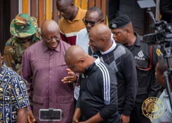 Asante Kotoko owner Otumfuo Osei Tutu II meets coach Prosper Narteh before Samartex game