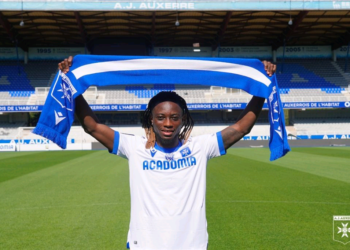 Gideon Mensah: Ghana left-back extends Auxerre stay