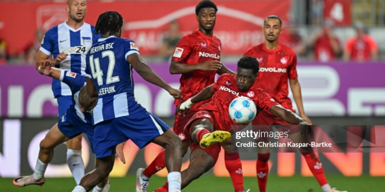 KAISERSLAUTERN, GERMANY - AUGUST 31: Ragnar Ache of 1. FC Kaiserslauternin actio during the Second Bundesliga match between 1. FC Kaiserslautern and Hertha BSC at Fritz-Walter-Stadion on August 31, 2024 in Kaiserslautern, Germany. (Photo by Christian Kaspar-Bartke/Getty Images)