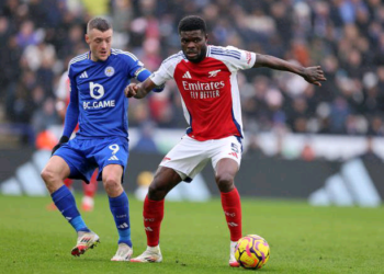 Thomas Partey helps Arsenal win late at Leicester City