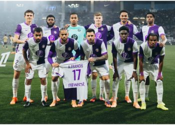 Toulouse players show support for injured Ghanaian midfielder Abu Francis
