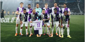 Toulouse players show support for injured Ghanaian midfielder Abu Francis